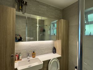 EN SUITE- click for photo gallery
